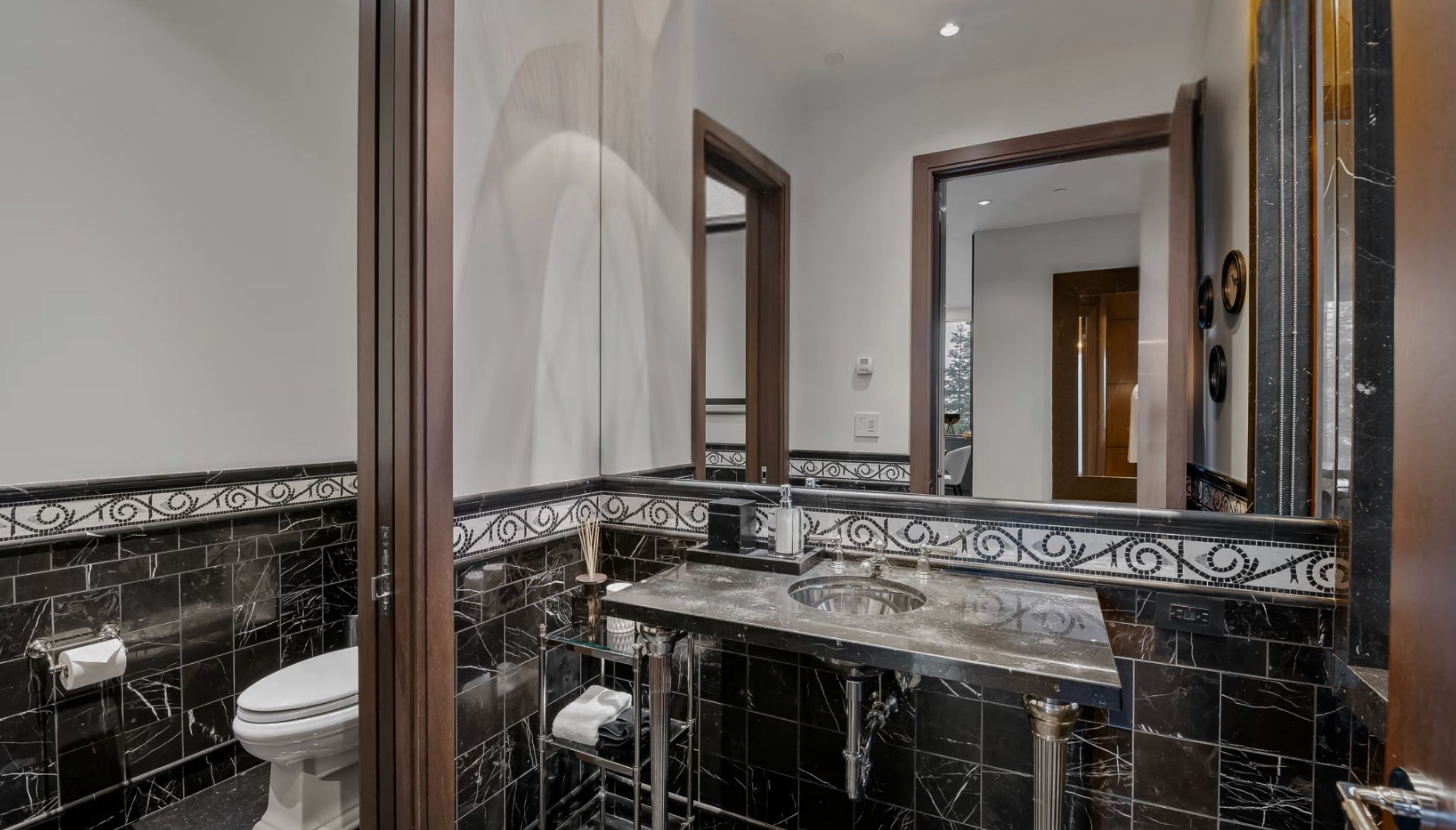 Altitude Retreat interior 20